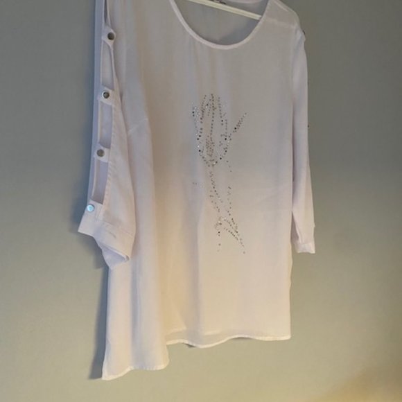 White top with silver insertion - Picture 2 of 5